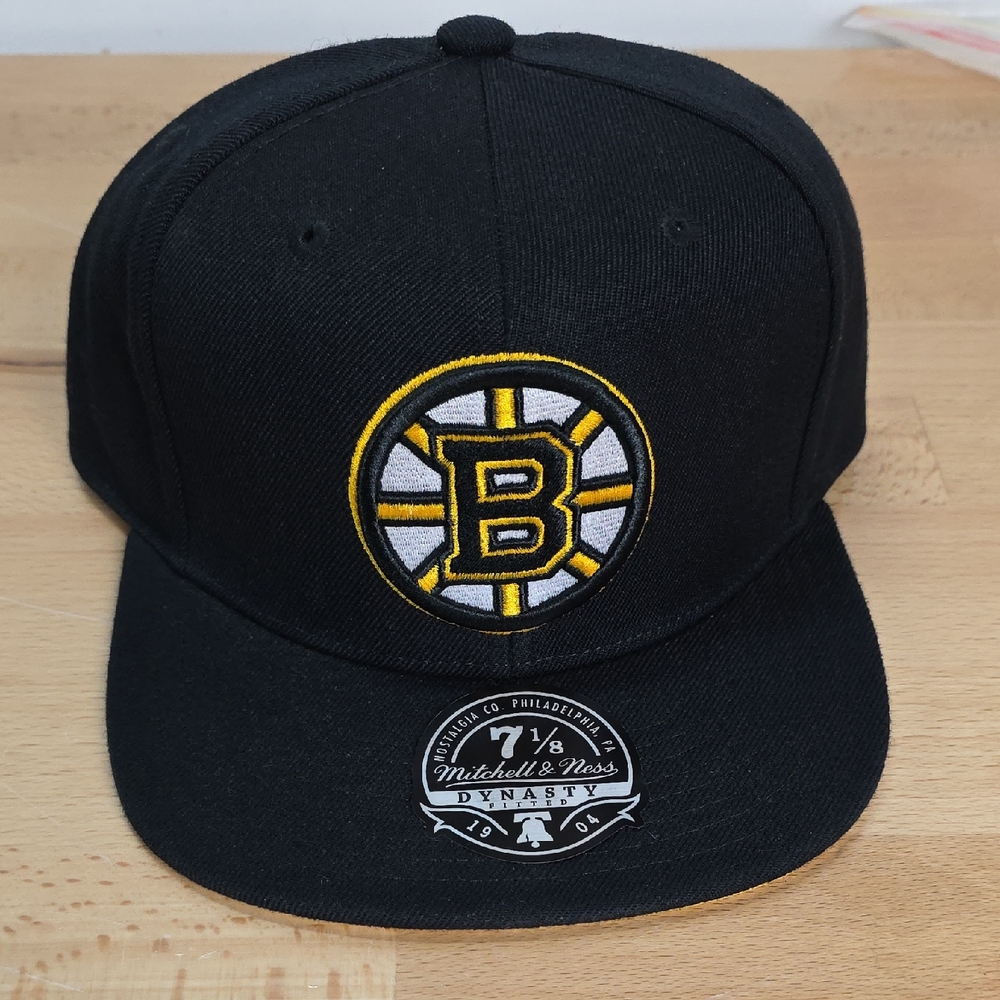 Mitchell & Ness Black and Gold Snapback Cap New 7  1/8